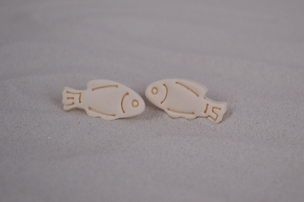 Ohrstecker Fisch in Beige