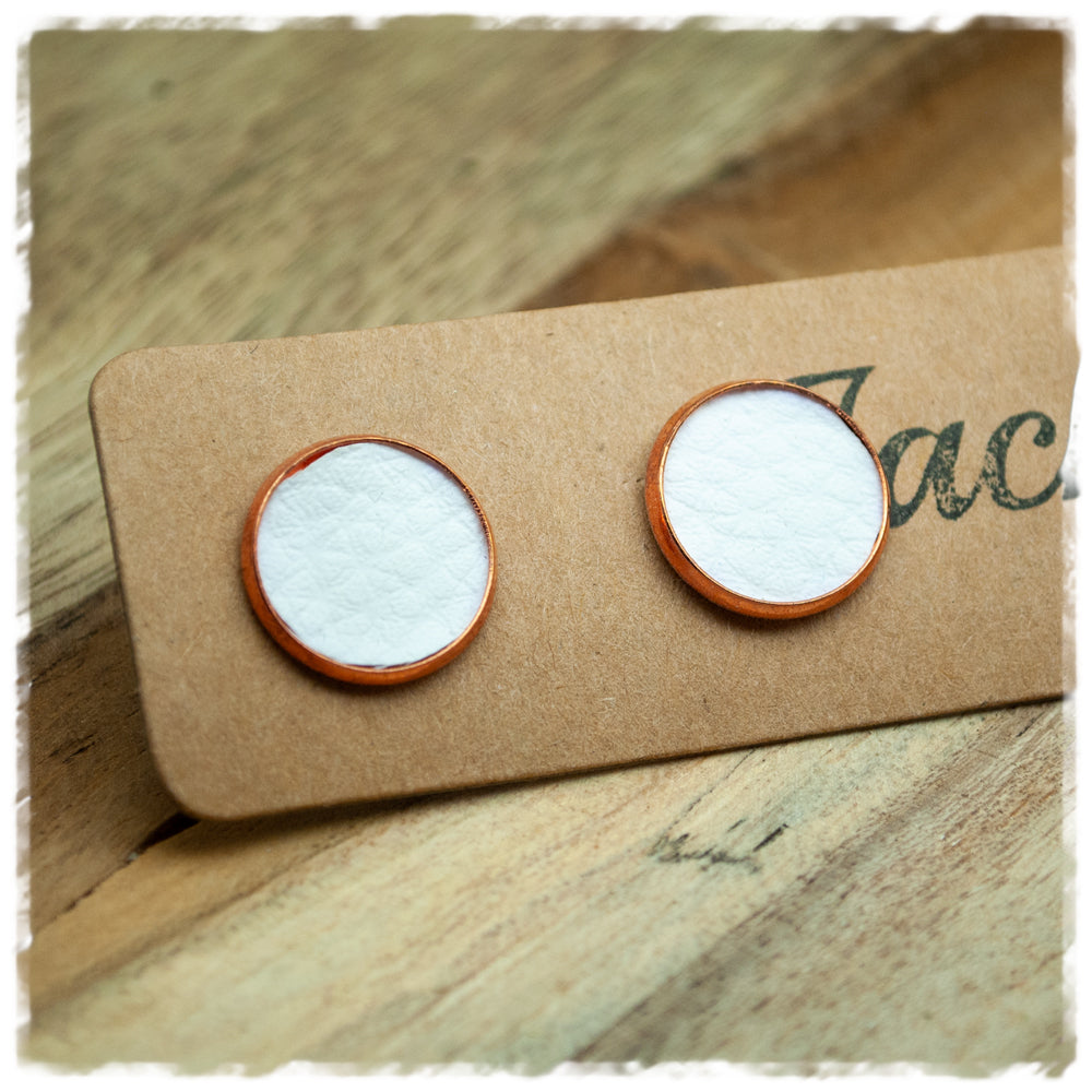 Lederohrstecker in 16 mm weiß mit roségoldfarbener Fassung