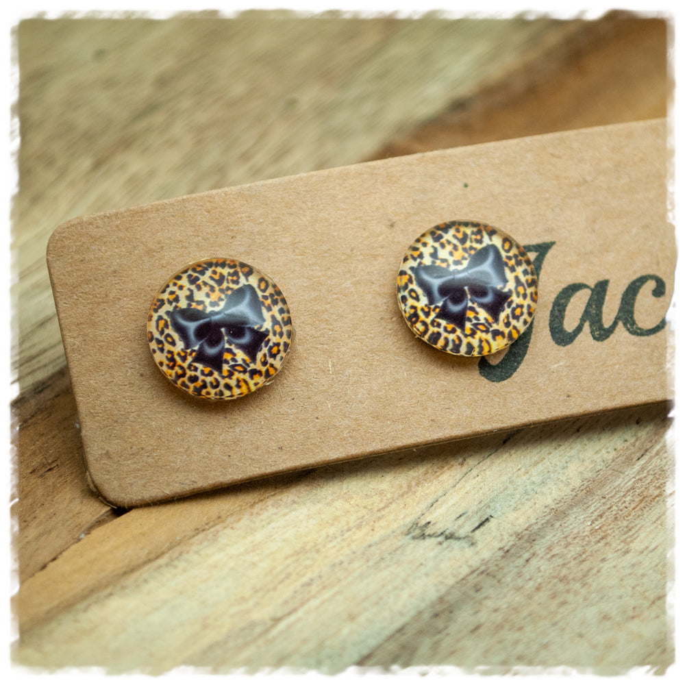 Ohrringe in 14 mm mit Leopardenmuster und schwarzer Schleife