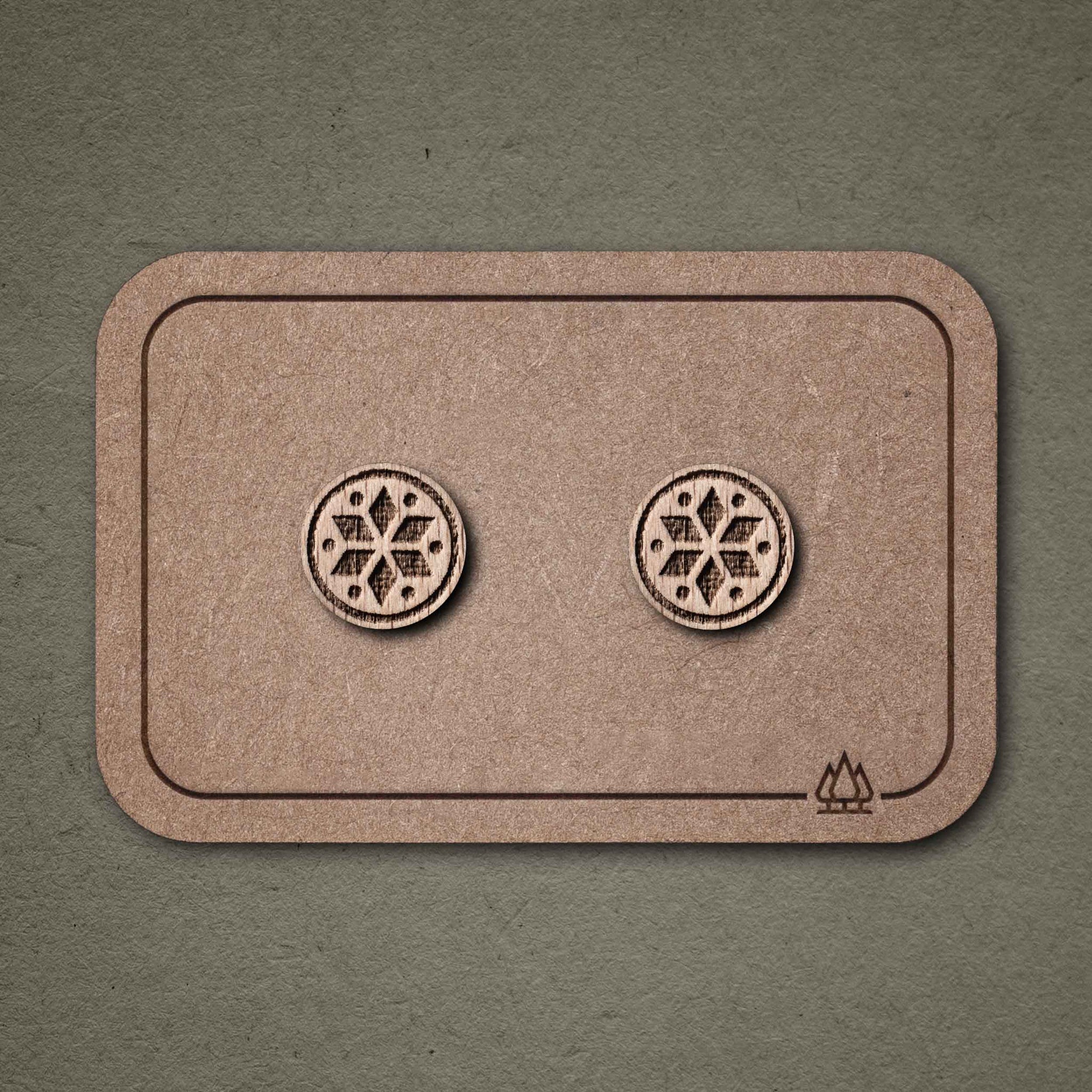 Ohrstecker aus Holz | geometrische Blume hell