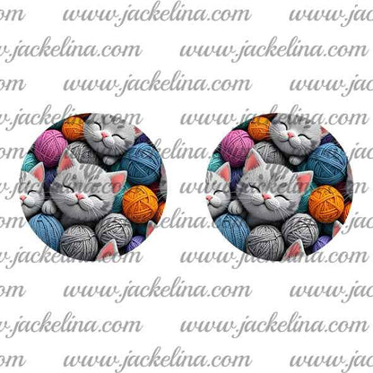 Ohrringe mit Wollknäuel und Katzen