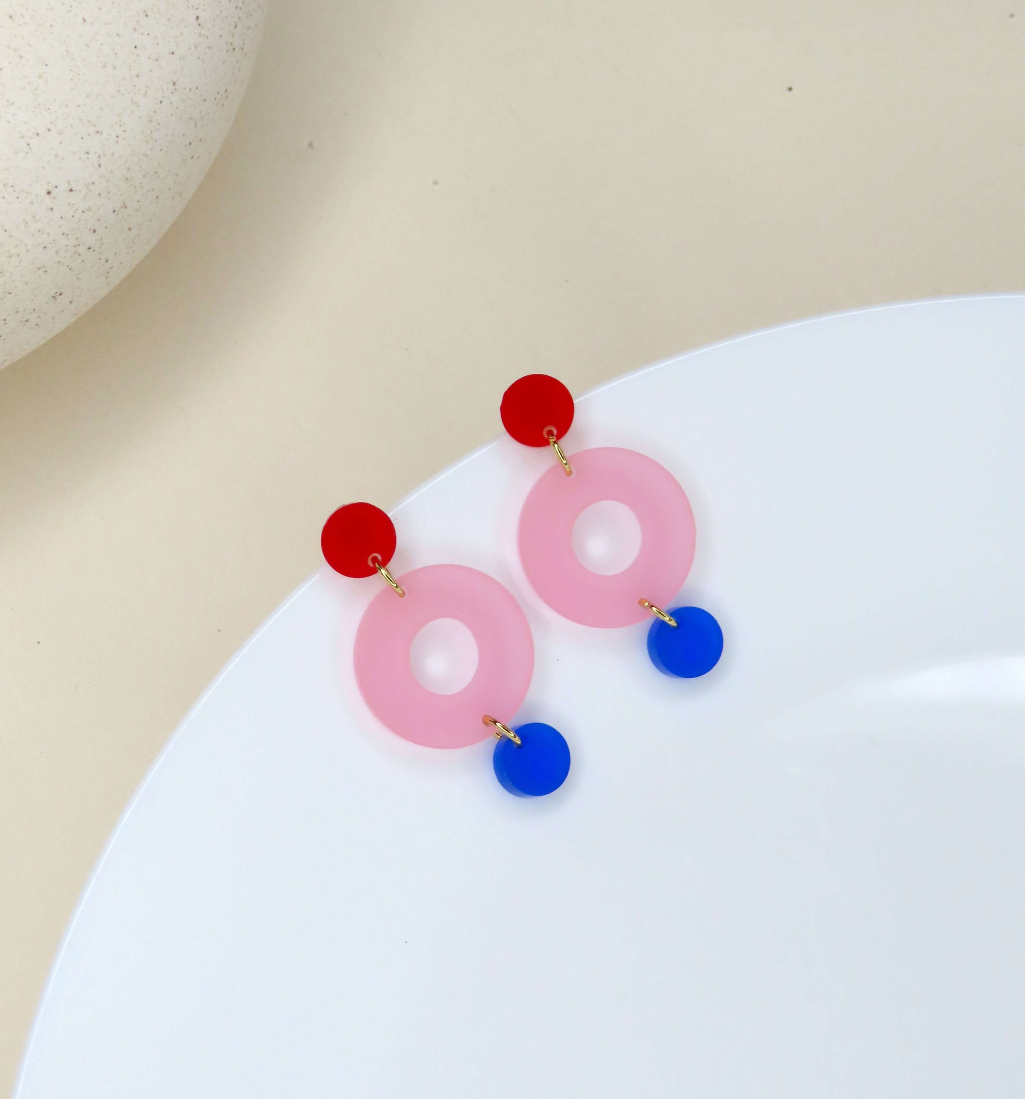 Colorblock Double Circle Ohrstecker in rot, eisrosa und tiefblau