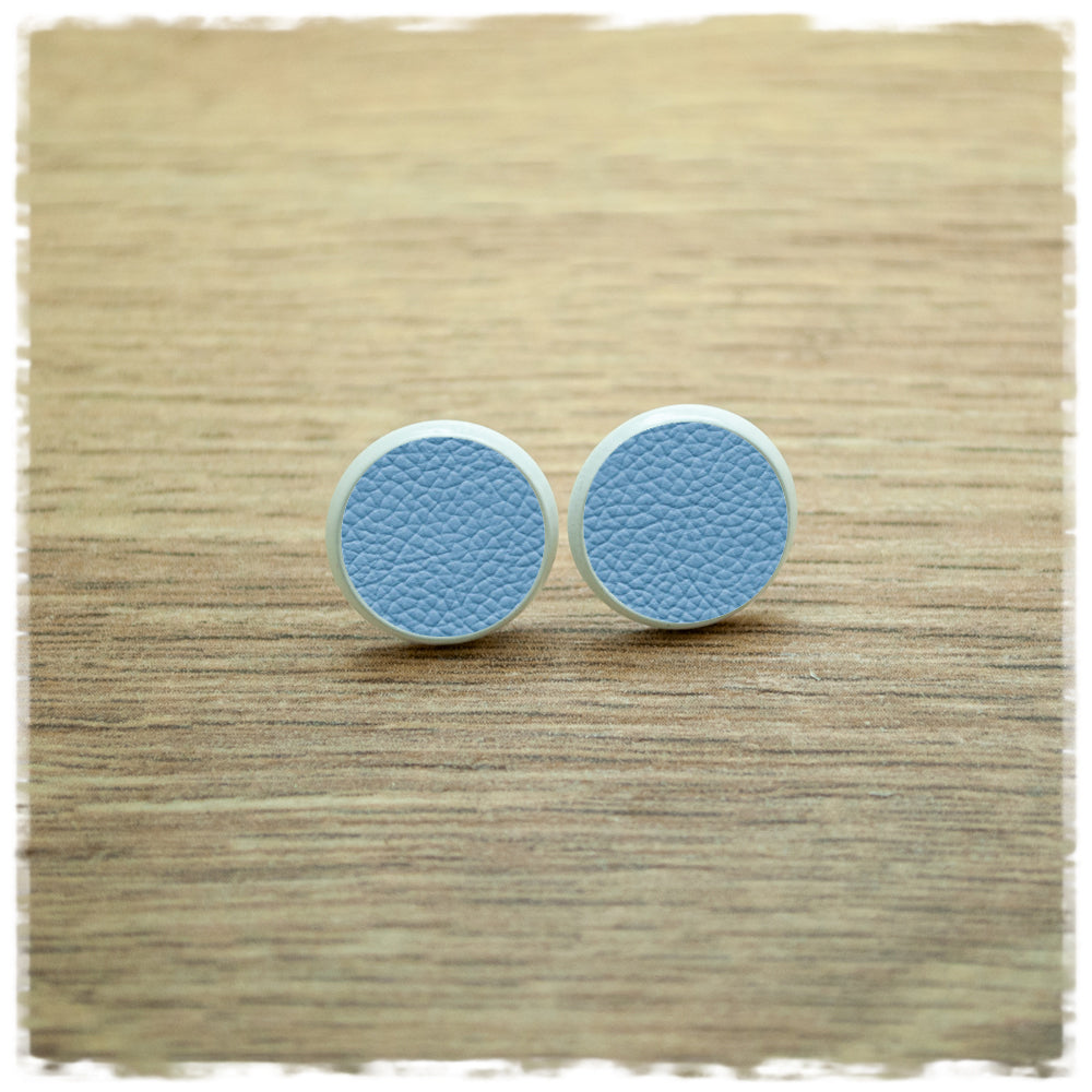 Lederohrringe 14mm hellblau mit Fassung in weiß